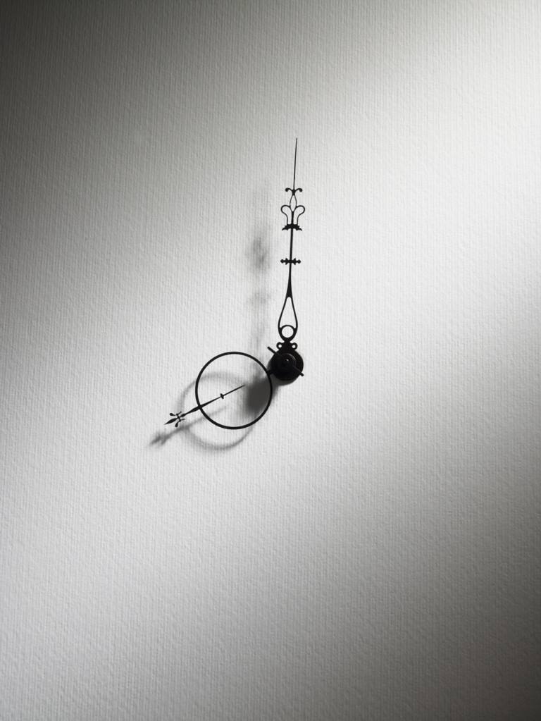 Circle-V-clock-Ron-Gilad (2)