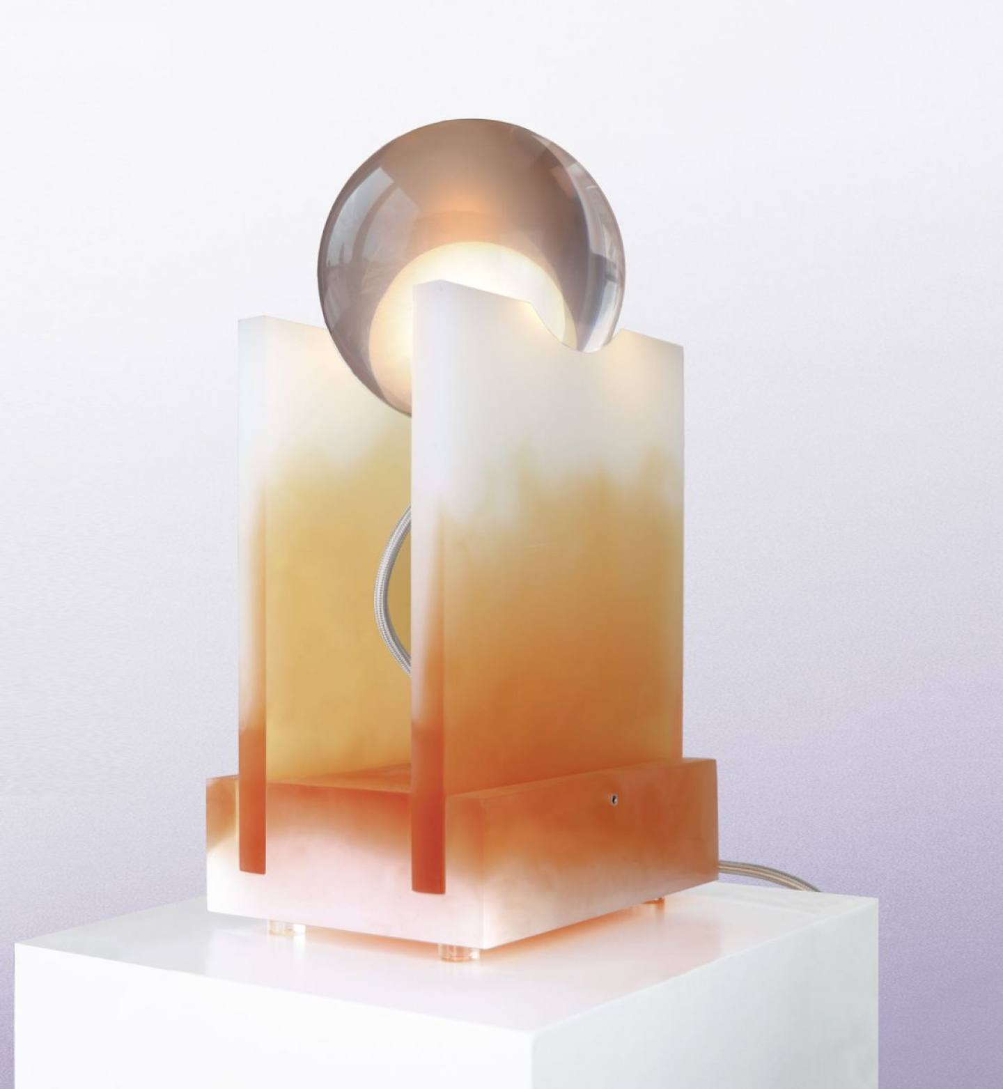 Rotonda-table-lamp-sandblasted-resin-Adrian-Cruz (1)