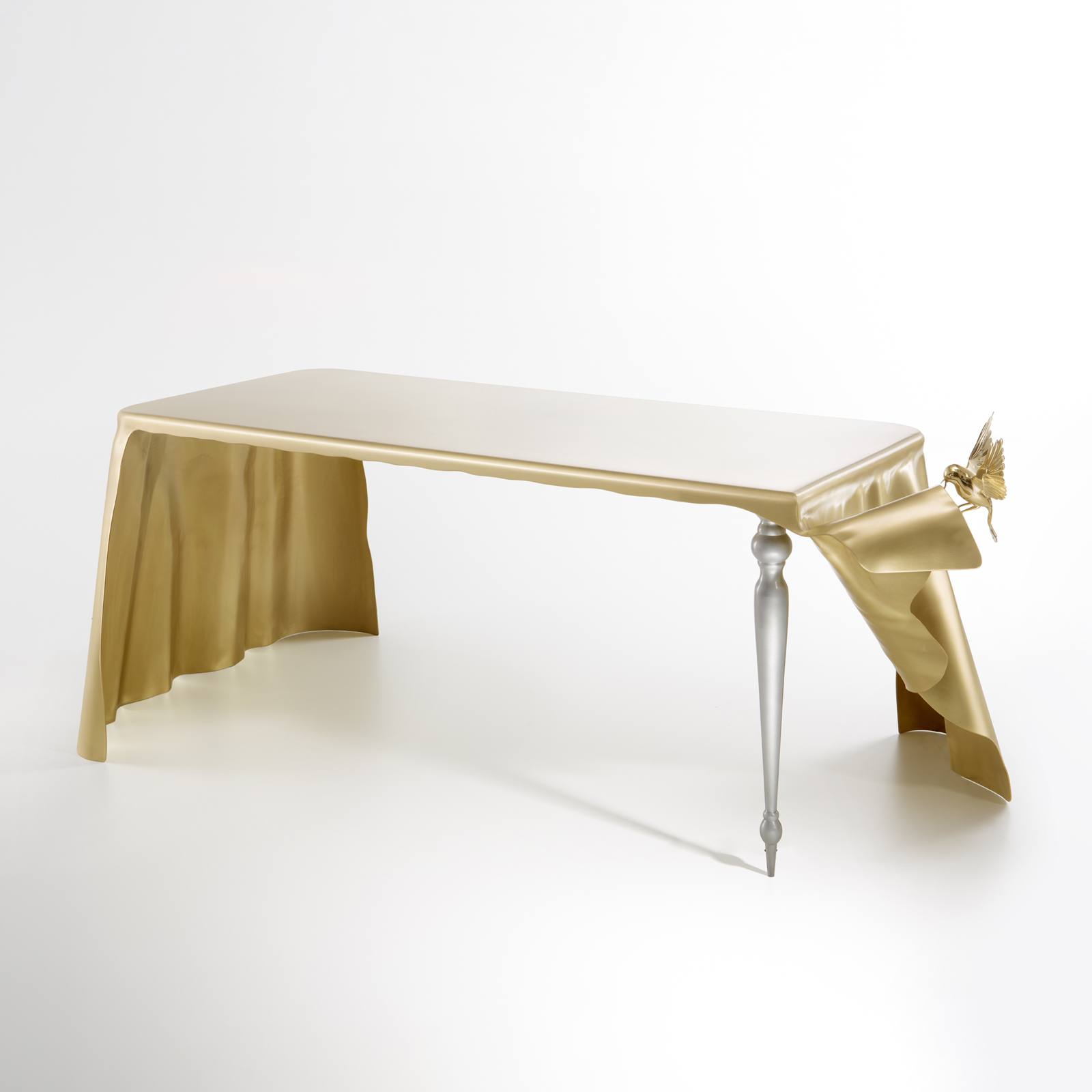 De-Castelli_Tavolo-Robin---De-Castelli-for-Dilmos---Design-Alessandra-Baldereschi_Ph-Alberto-Parise_3