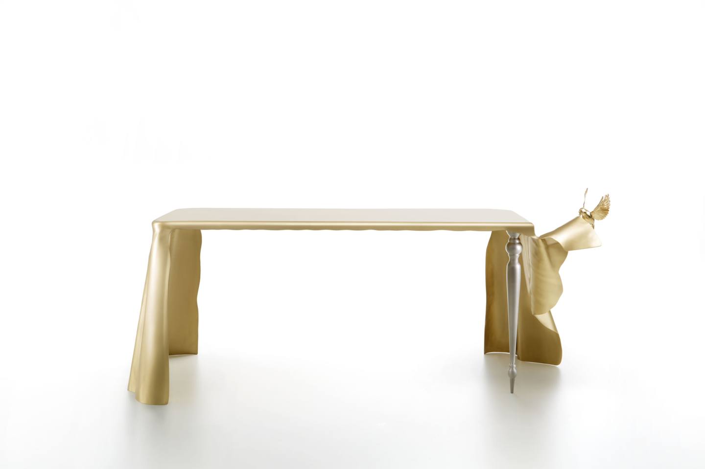 De-Castelli_Tavolo-Robin---De-Castelli-for-Dilmos---Design-Alessandra-Baldereschi_Ph-Alberto-Parise_1